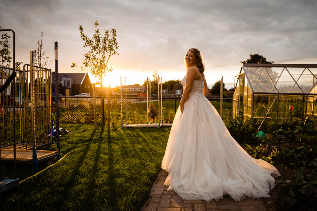 bruiloft, bruiloftsfotograaf, liefdemoetjevieren, babettrommelenfotografie, babet trommelen fotografie ,trouwen in 2019, Gouverneurshuis, Ammerzoden, weddingcouple, couple, beautiful, september, september bride, bride, groom, trouwen in september