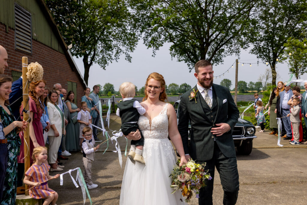LIEFDEMOETJEVIEREN-Opener-Dongen-Bruiloft-Kerk-buitentrouwen-yesidongen-bierbrouwerij-bierbrouwerijopener