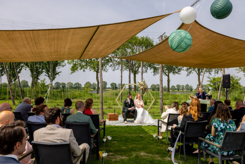 LIEFDEMOETJEVIEREN-Opener-Dongen-Bruiloft-Kerk-buitentrouwen-yesidongen-bierbrouwerij-bierbrouwerijopener