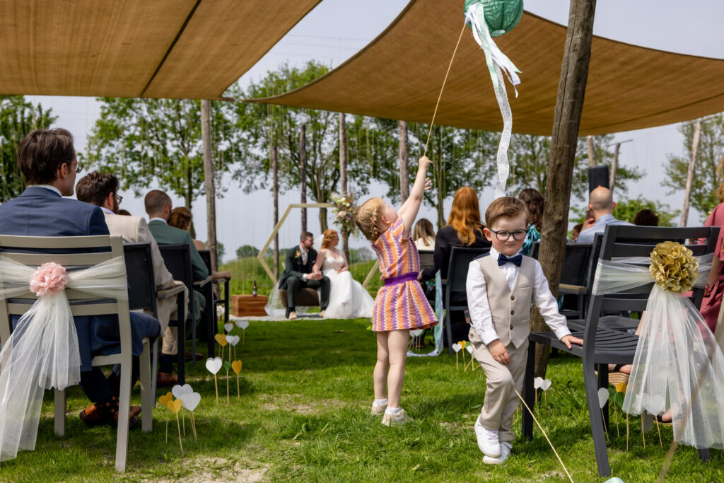 LIEFDEMOETJEVIEREN-Opener-Dongen-Bruiloft-Kerk-buitentrouwen-yesidongen-bierbrouwerij-bierbrouwerijopener