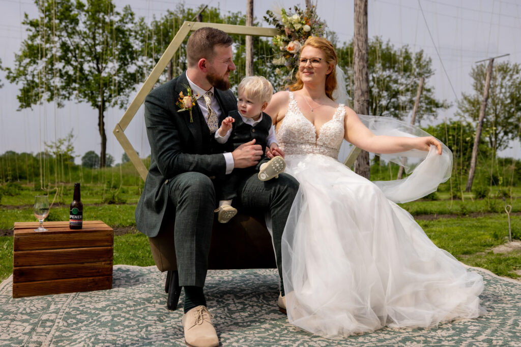 LIEFDEMOETJEVIEREN-Opener-Dongen-Bruiloft-Kerk-buitentrouwen-yesidongen-bierbrouwerij-bierbrouwerijopener