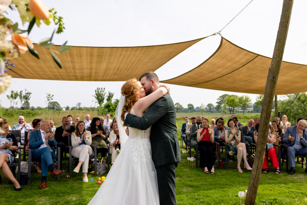 LIEFDEMOETJEVIEREN-Opener-Dongen-Bruiloft-Kerk-buitentrouwen-yesidongen-bierbrouwerij-bierbrouwerijopener