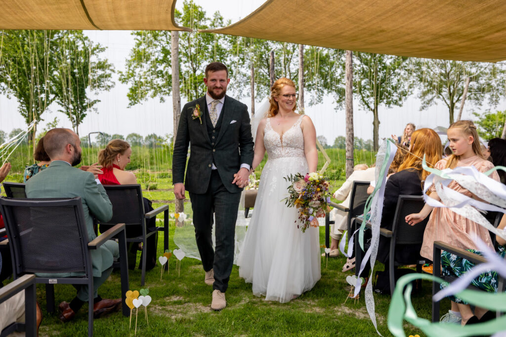 LIEFDEMOETJEVIEREN-Opener-Dongen-Bruiloft-Kerk-buitentrouwen-yesidongen-bierbrouwerij-bierbrouwerijopener