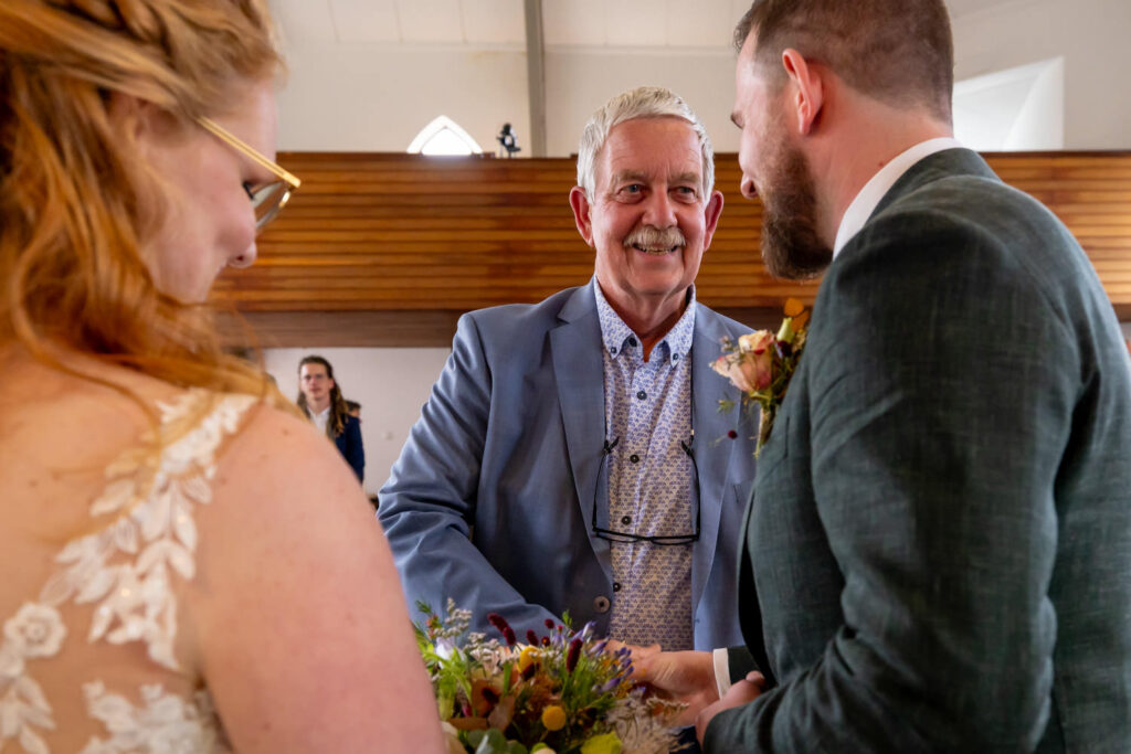 LIEFDEMOETJEVIEREN-Opener-Dongen-Bruiloft-Kerk-buitentrouwen-yesidongen-bierbrouwerij-bierbrouwerijopener