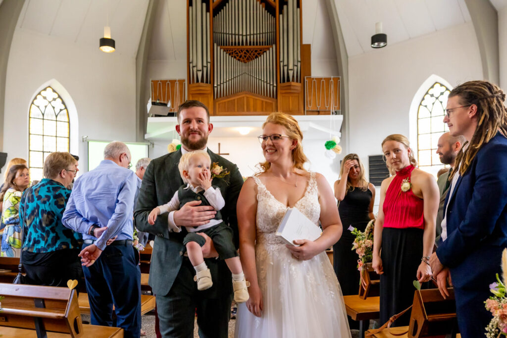 LIEFDEMOETJEVIEREN-Opener-Dongen-Bruiloft-Kerk-buitentrouwen-yesidongen-bierbrouwerij-bierbrouwerijopener