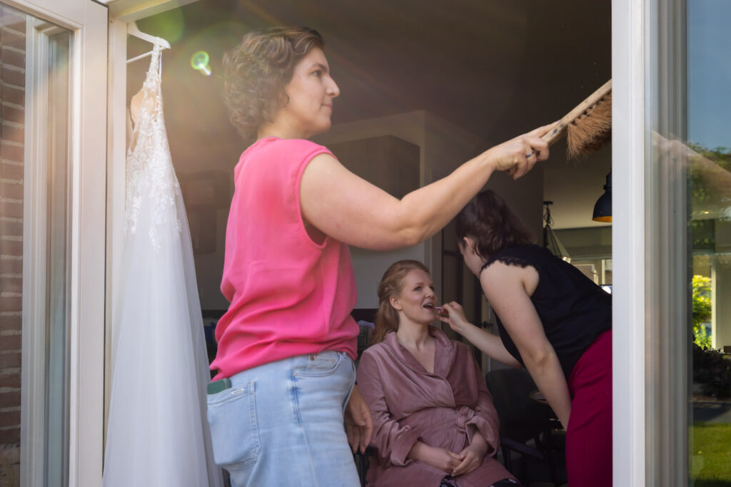 LIEFDEMOETJEVIEREN-Opener-Dongen-Bruiloft-Kerk-buitentrouwen-yesidongen-bierbrouwerij-bierbrouwerijopener