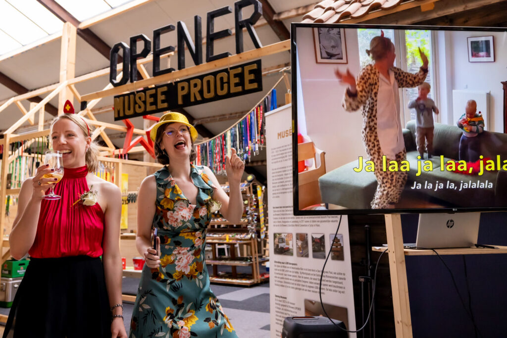 LIEFDEMOETJEVIEREN-Opener-Dongen-Bruiloft-Kerk-buitentrouwen-yesidongen-bierbrouwerij-bierbrouwerijopener