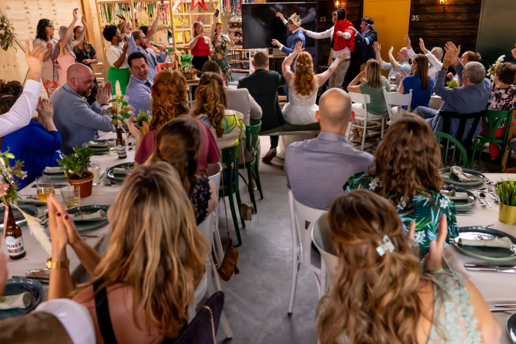 LIEFDEMOETJEVIEREN-Opener-Dongen-Bruiloft-Kerk-buitentrouwen-yesidongen-bierbrouwerij-bierbrouwerijopener