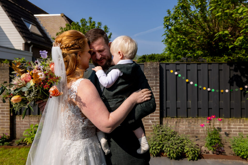 LIEFDEMOETJEVIEREN-Opener-Dongen-Bruiloft-Kerk-buitentrouwen-yesidongen-bierbrouwerij-bierbrouwerijopener